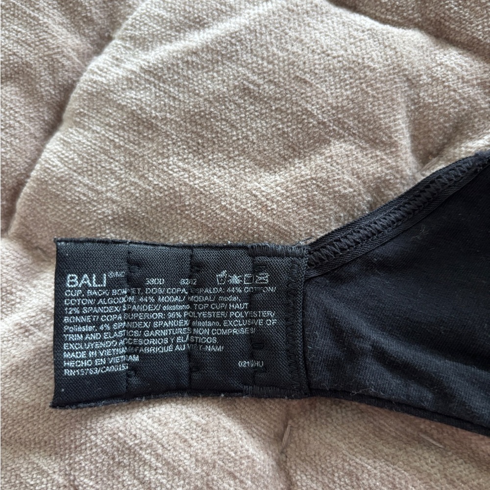 Bali (3- 38DD Bras - Black and Cream 44% cotton - worn a couple of times! - Picture 3 of 5